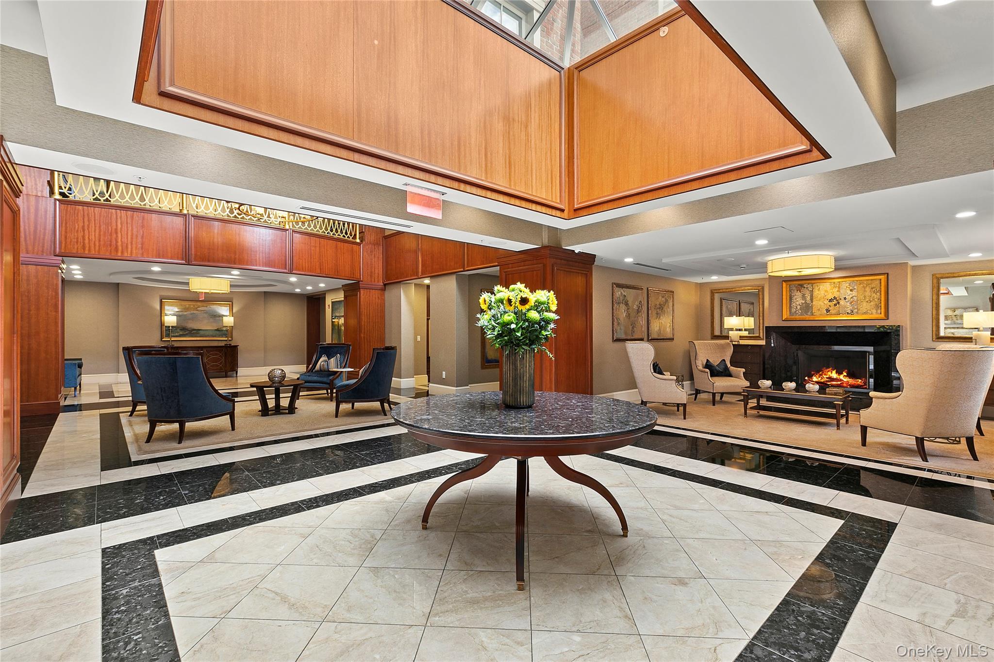 2000 Royal Court, Unit 2009 photo 28
