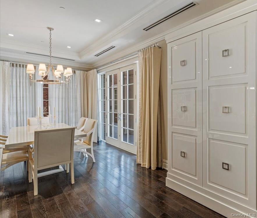 2000 Royal Court, Unit 2009 photo 5