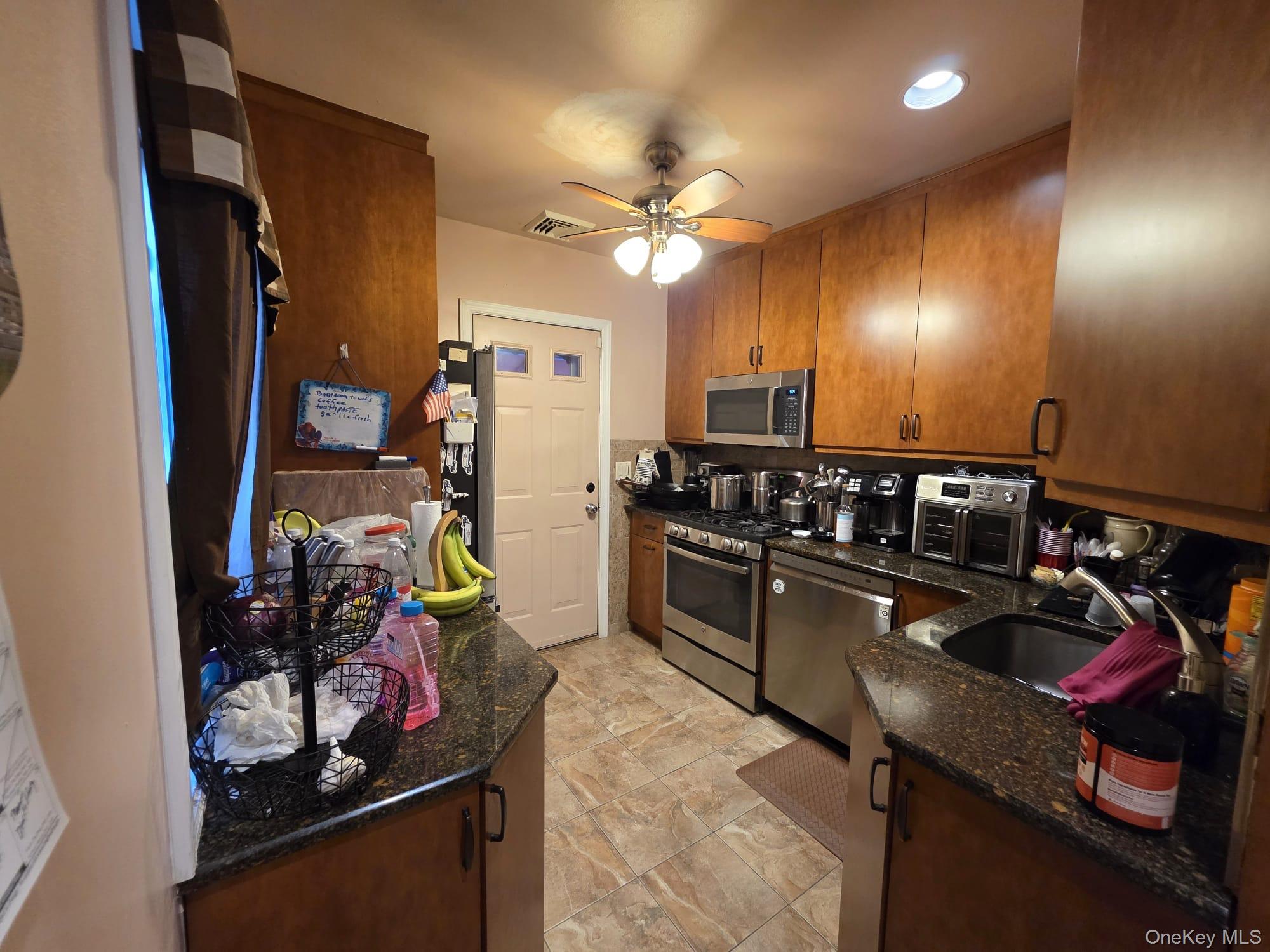 354 E Beech Street – For Sale photo 3