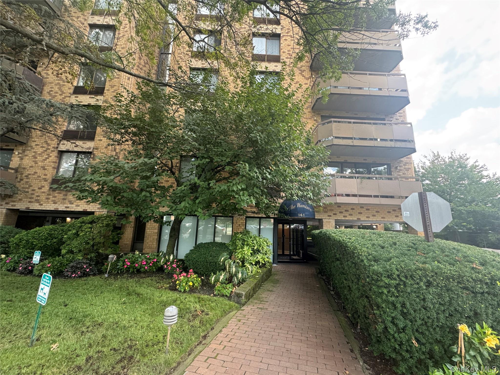 141 Great Neck Road, Unit 3F