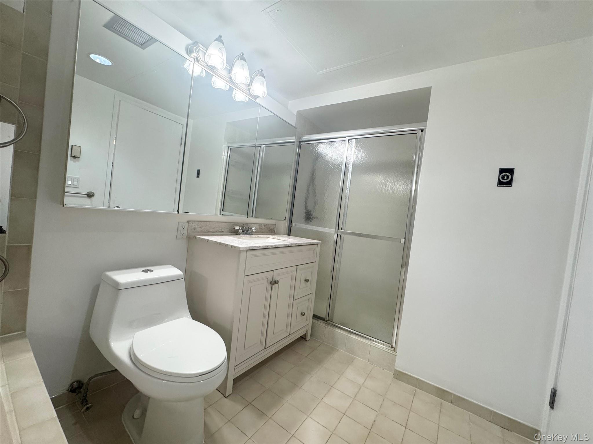 141 Great Neck Road, Unit 3F photo 18