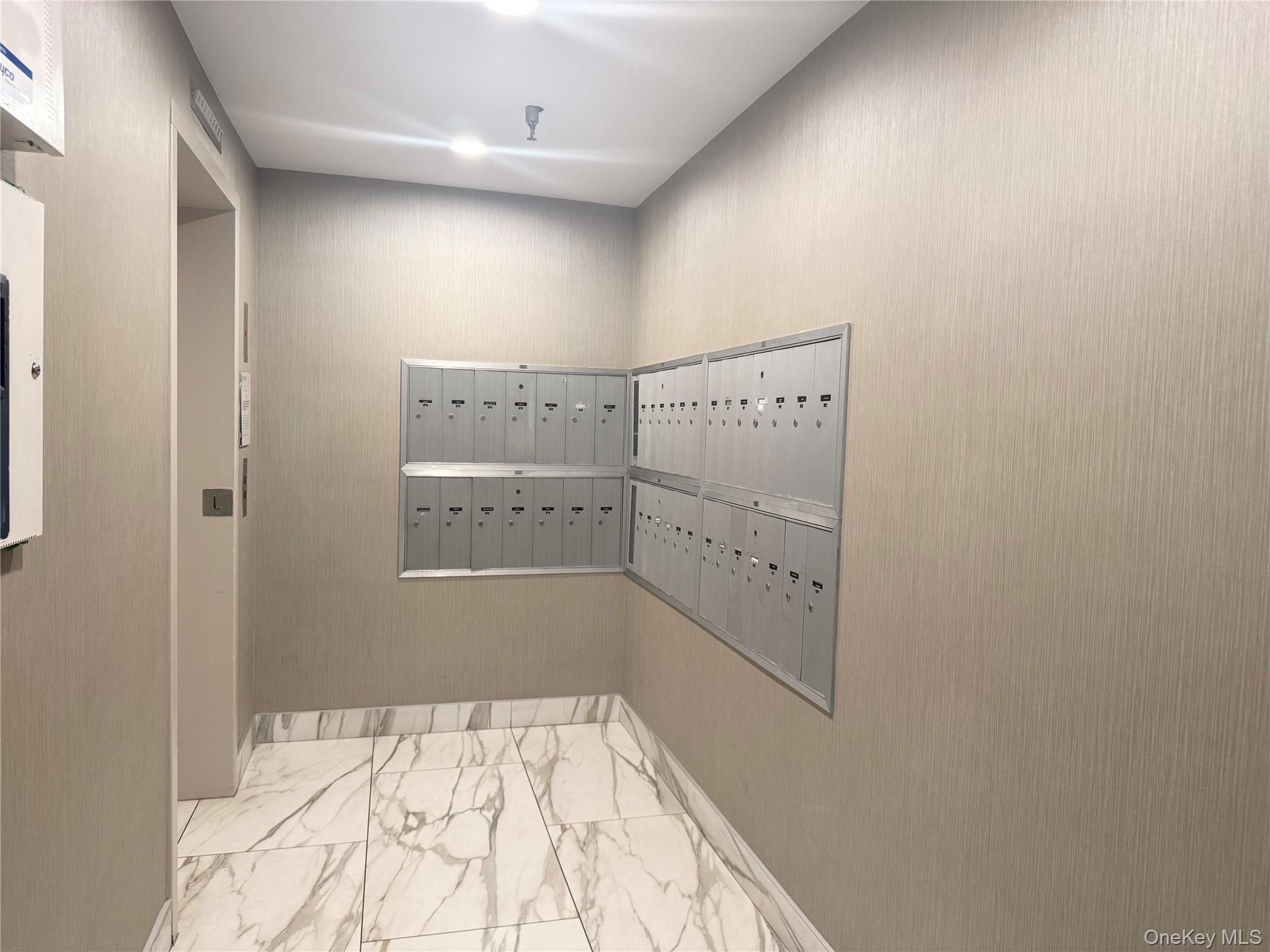 141 Great Neck Road, Unit 3F photo 5