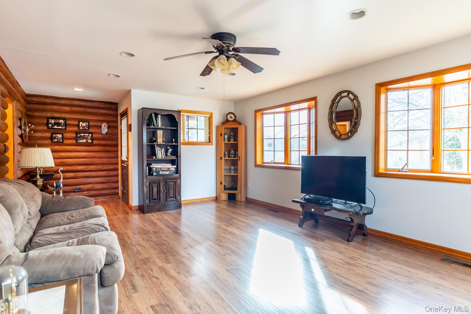 16 Roosevelt Boulevard – For Rent photo 12