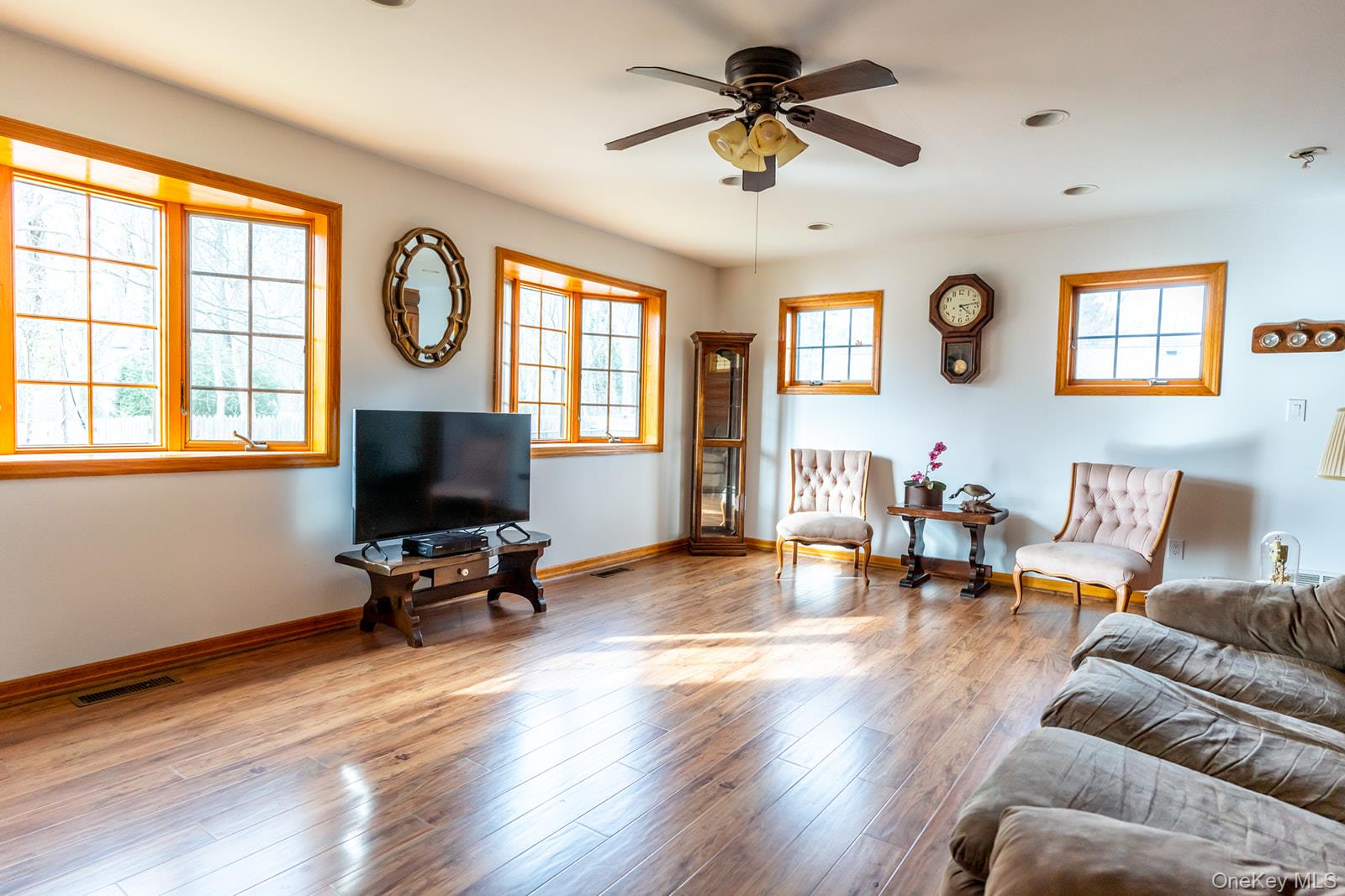 16 Roosevelt Boulevard – For Rent photo 14