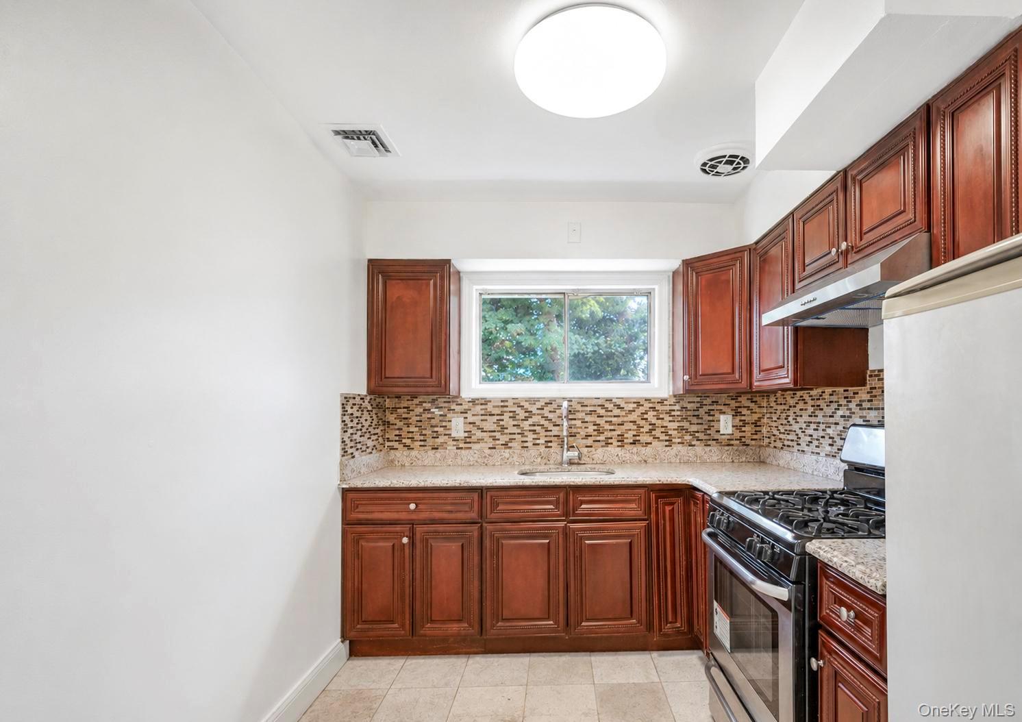 71 6th Street – For Sale photo 7