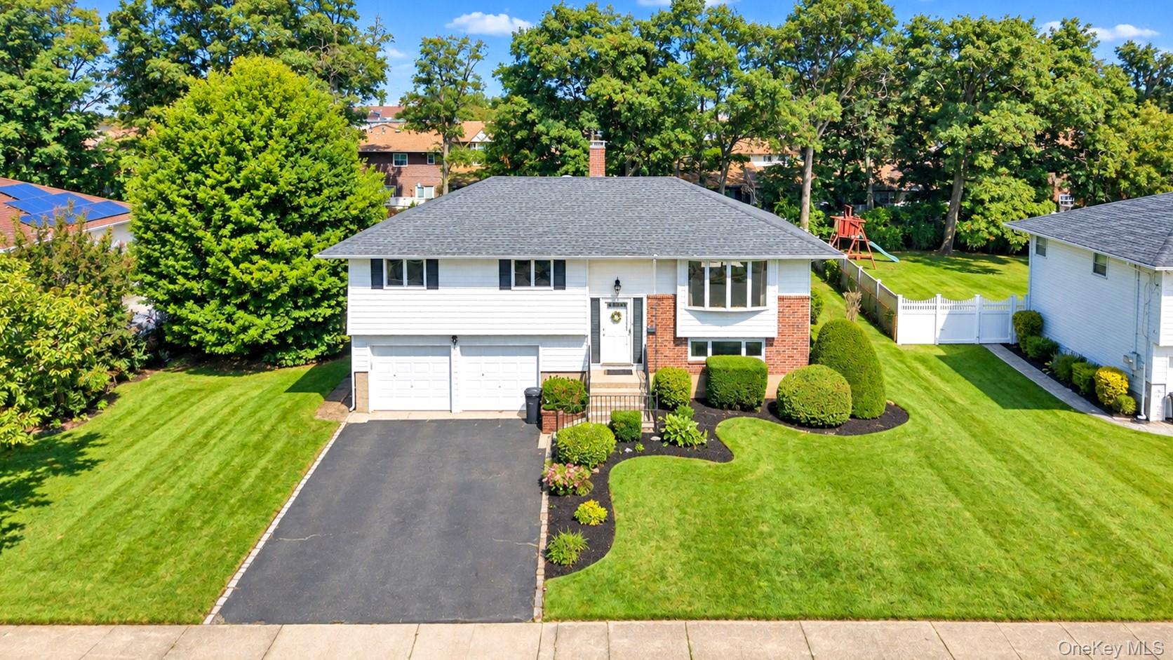 107 Headline Road – For Sale photo 2