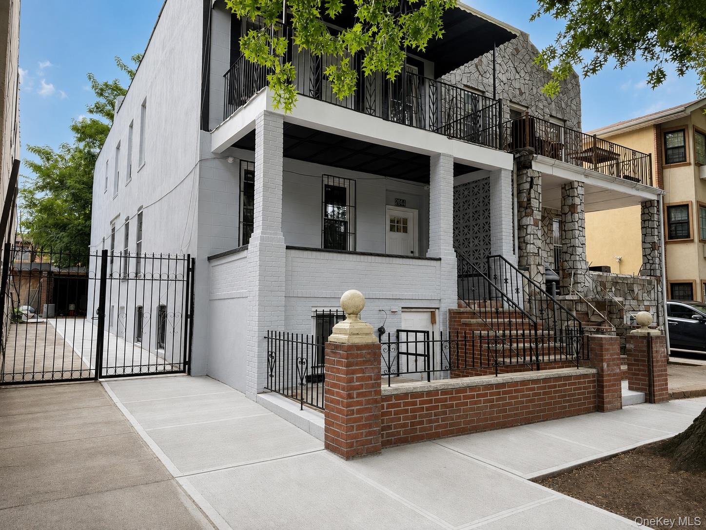 2044 Strauss Street – For Sale