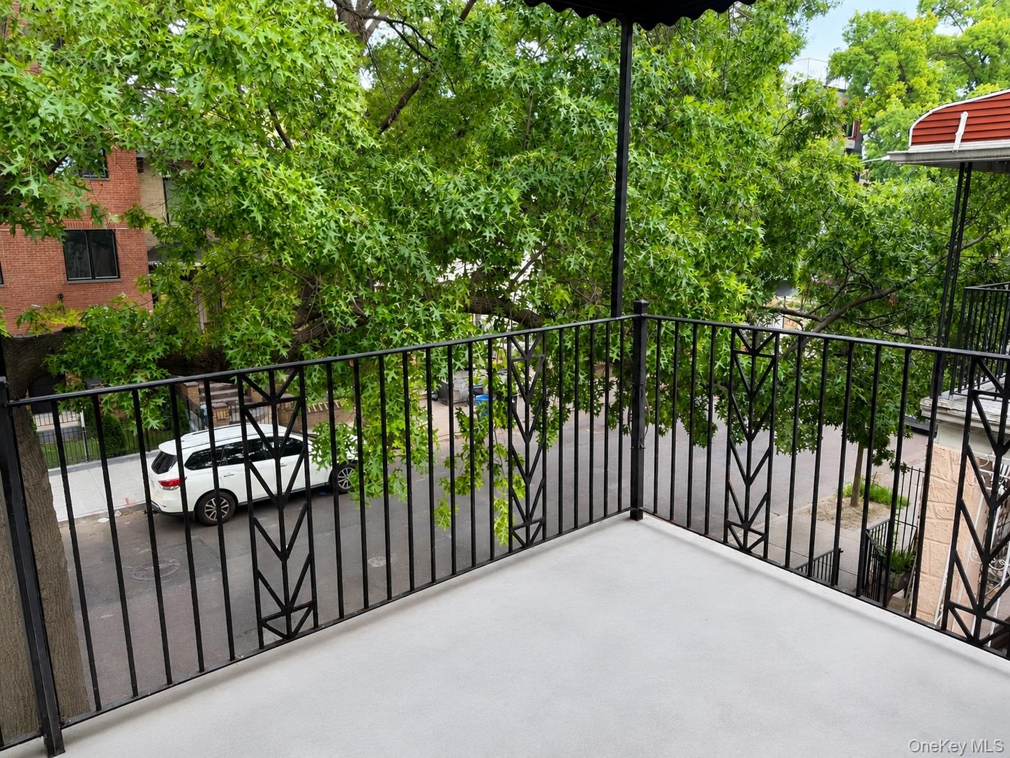 2044 Strauss Street – For Sale photo 6