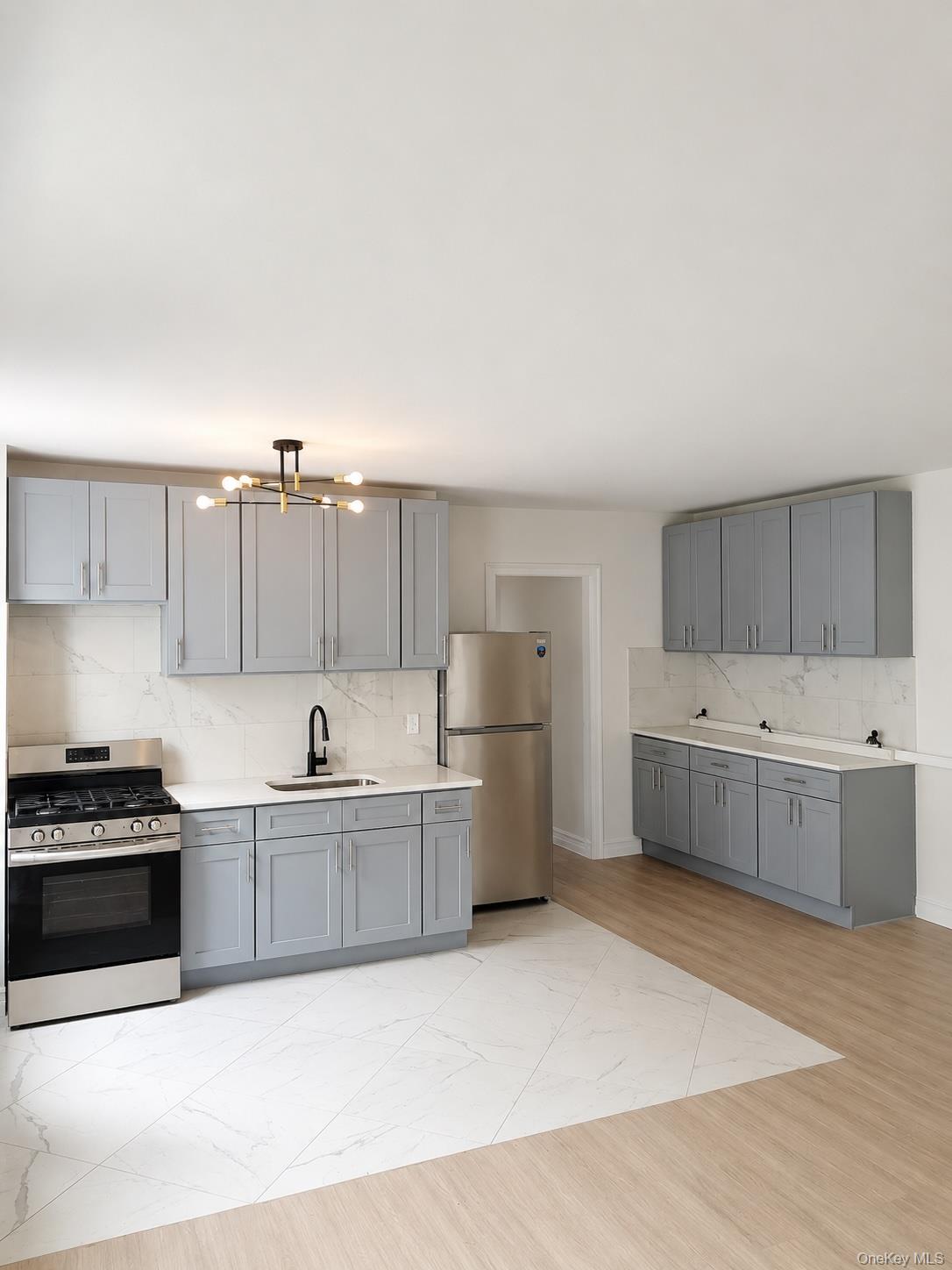 2044 Strauss Street – For Sale photo 2