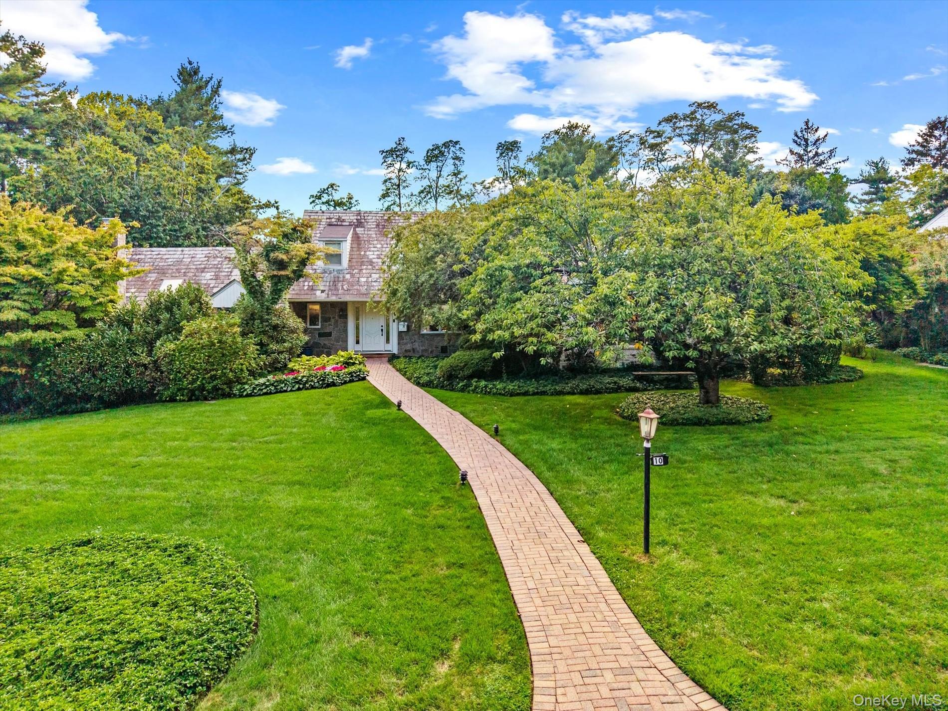 10 Vista Drive – For Sale photo 2