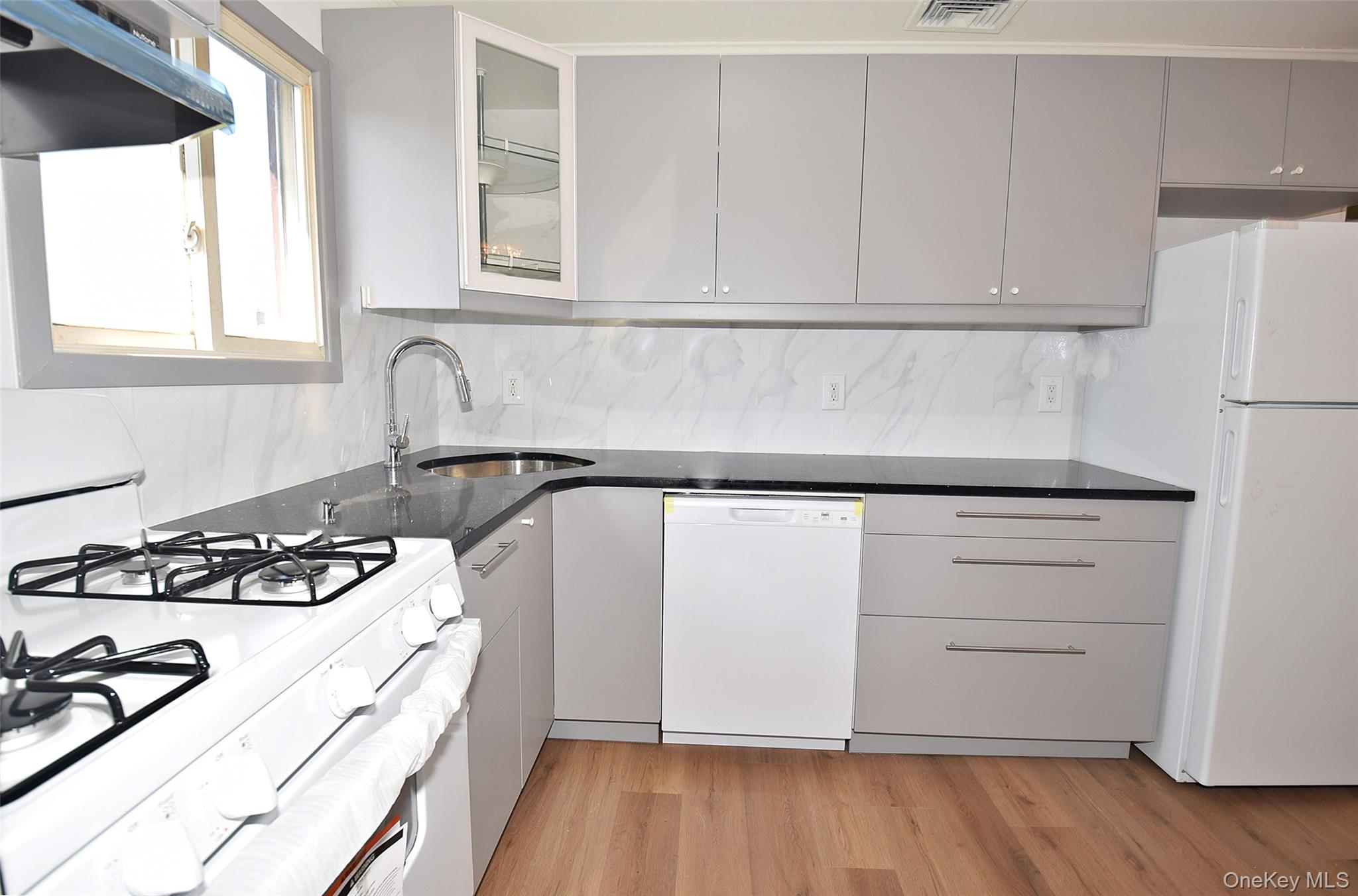 855 Surf Street – For Rent photo 6