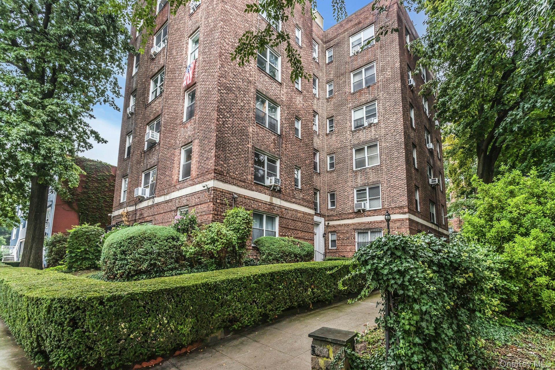 2600 Henry Hudson Parkway E, Unit 1D
