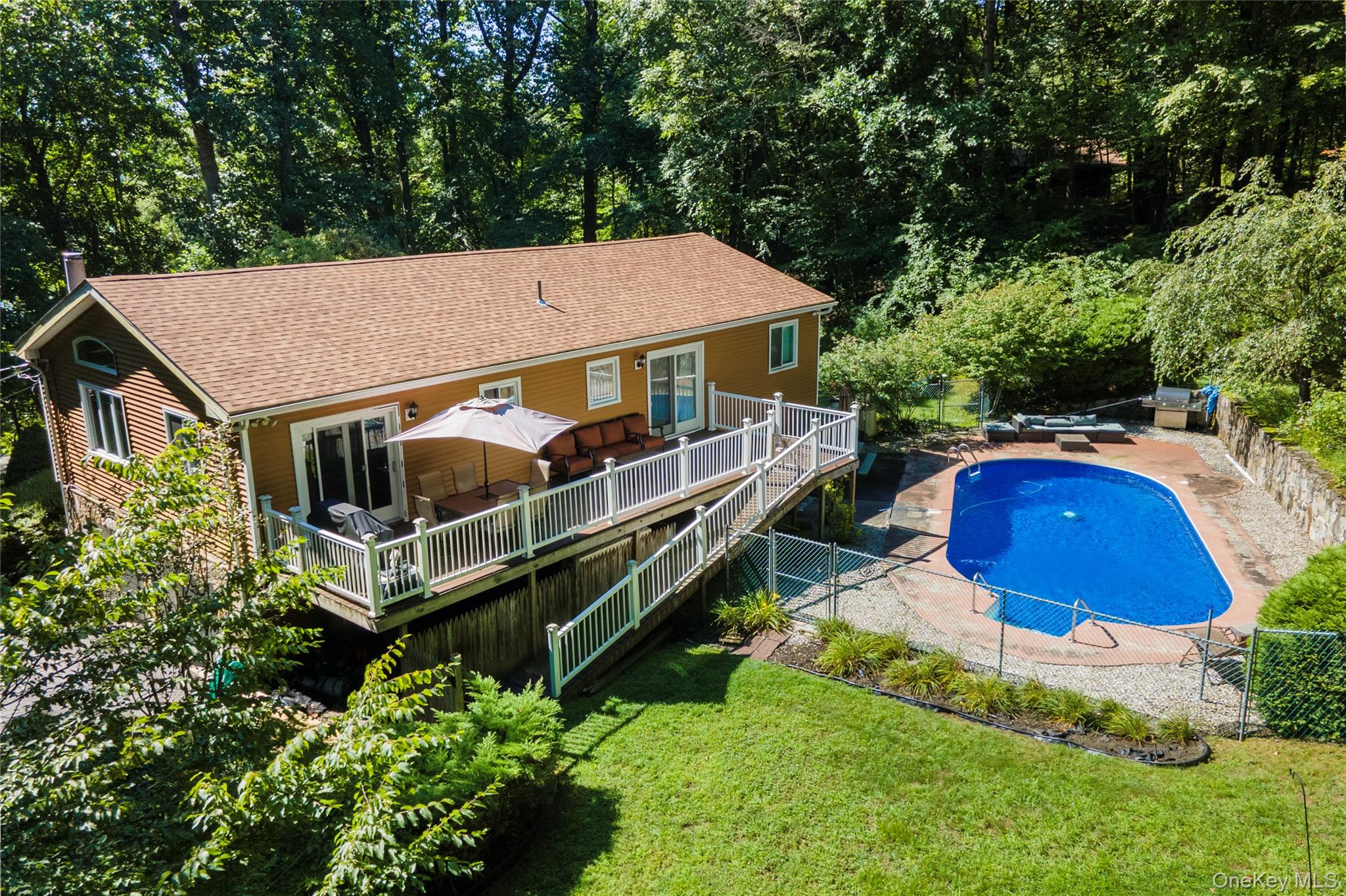 137 W Shore Drive – For Sale photo 2