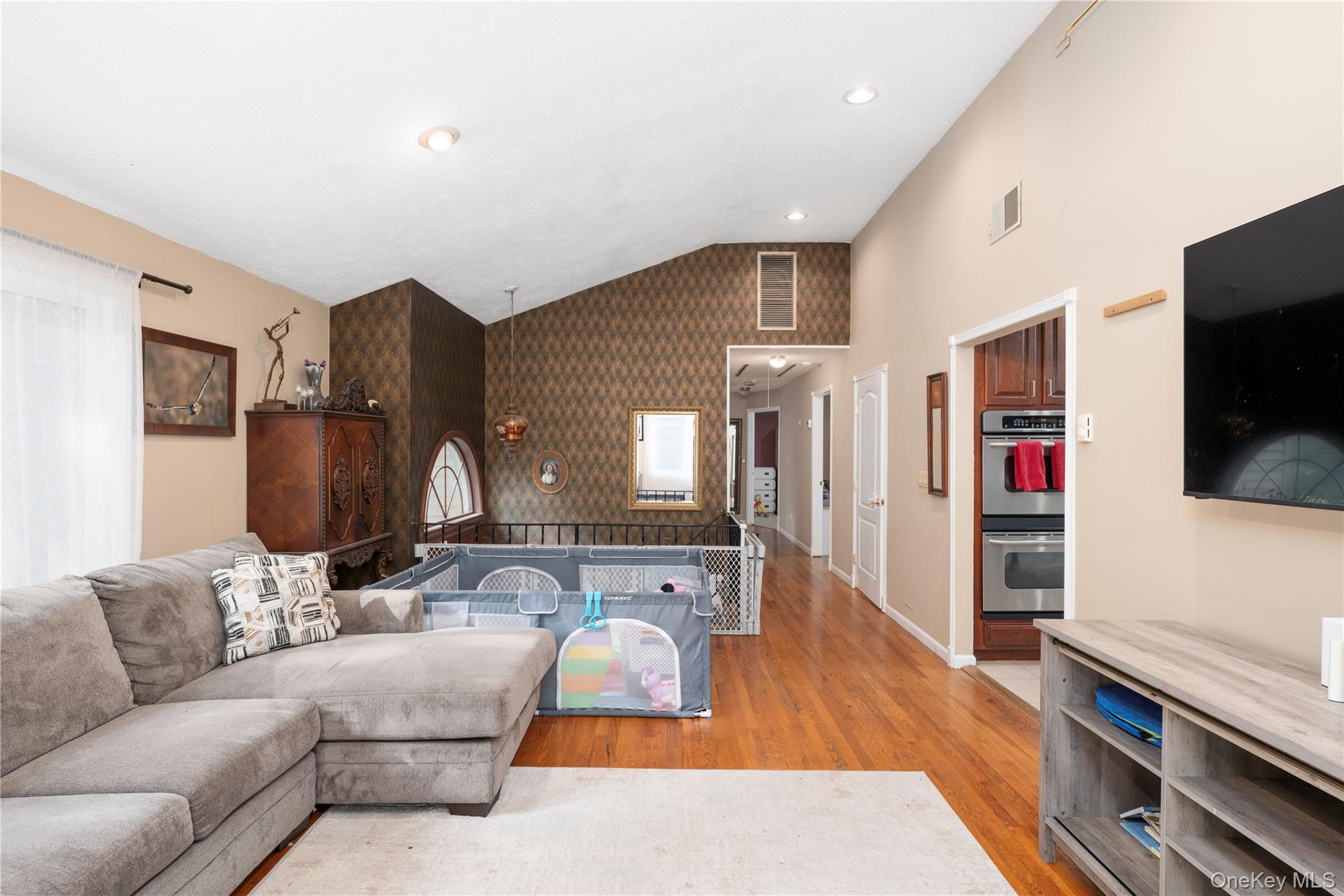 137 W Shore Drive – For Sale photo 9