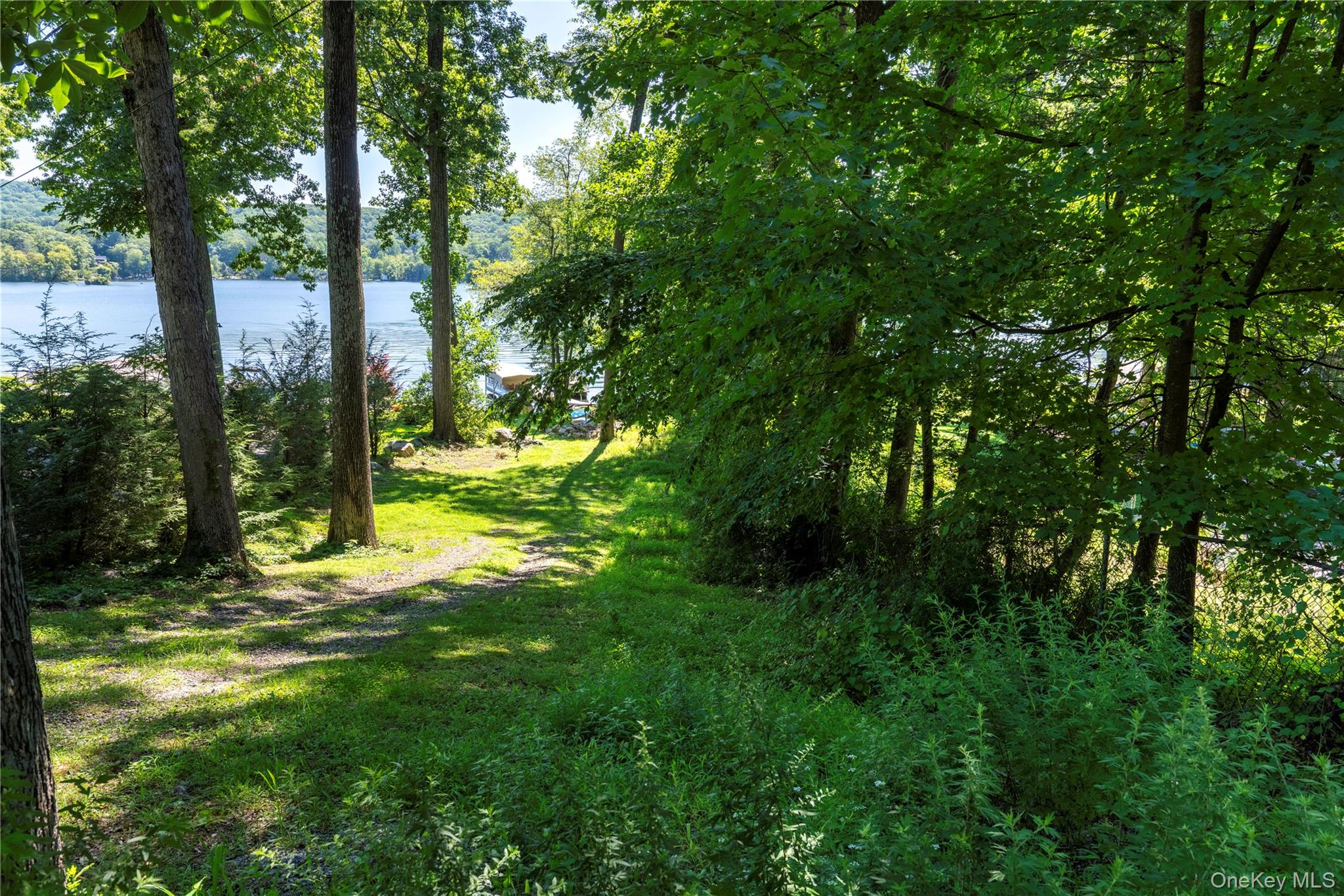 137 W Shore Drive – For Sale photo 3