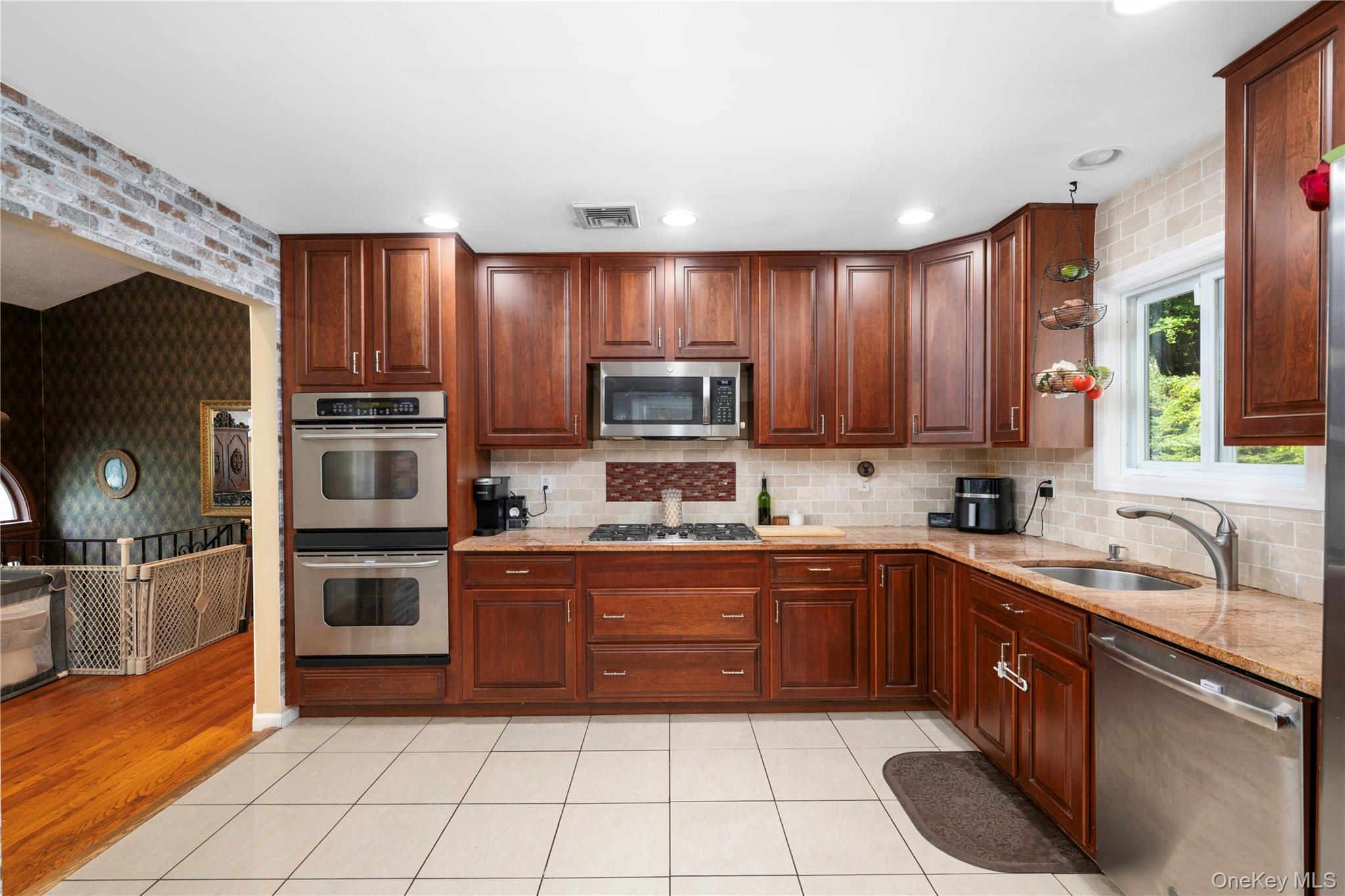 137 W Shore Drive – For Sale photo 5