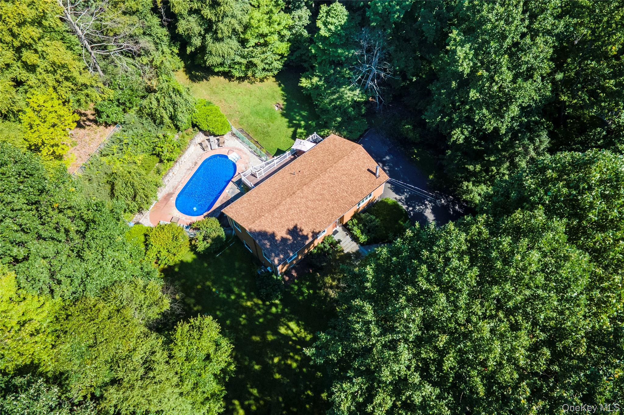 137 W Shore Drive – For Sale photo 27