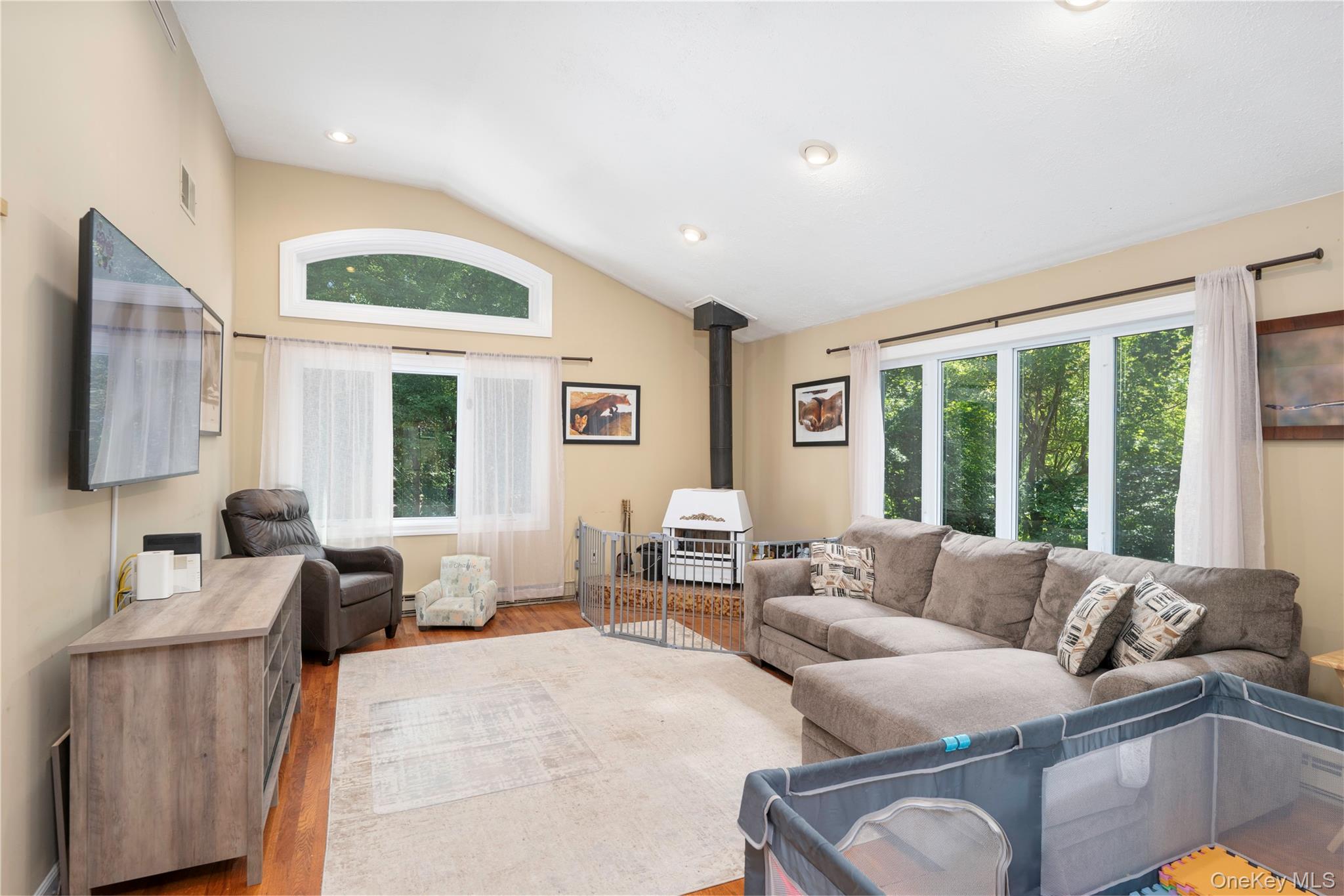 137 W Shore Drive – For Sale photo 8