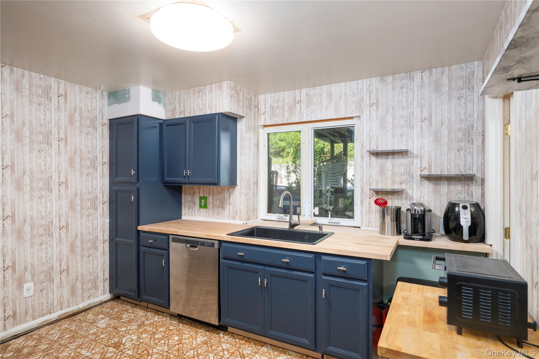 137 W Shore Drive – For Sale photo 20