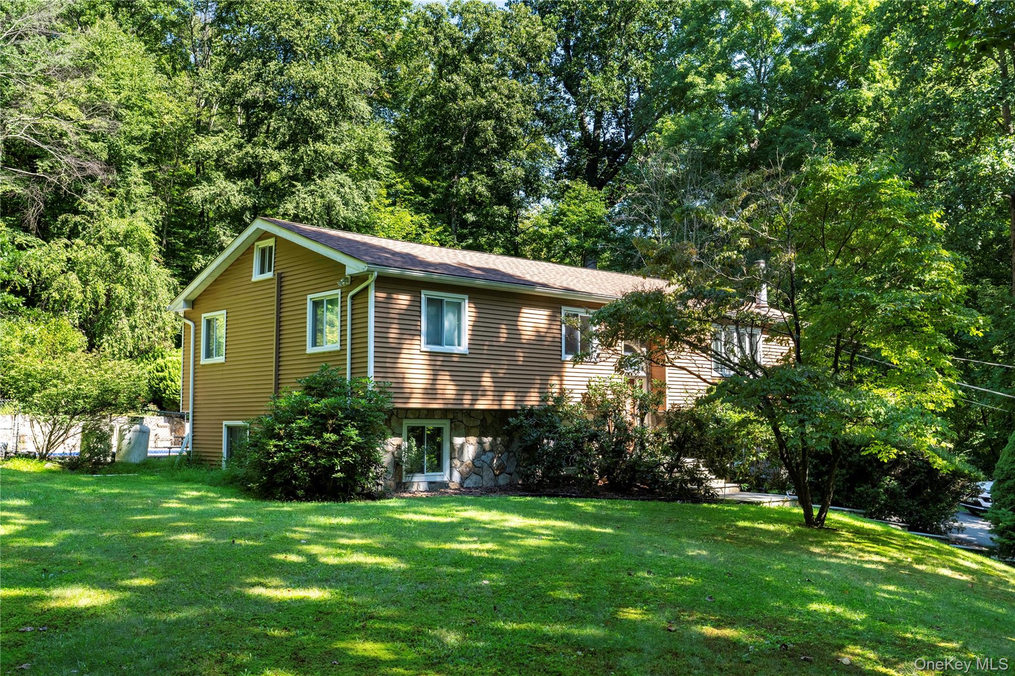 137 W Shore Drive – For Sale