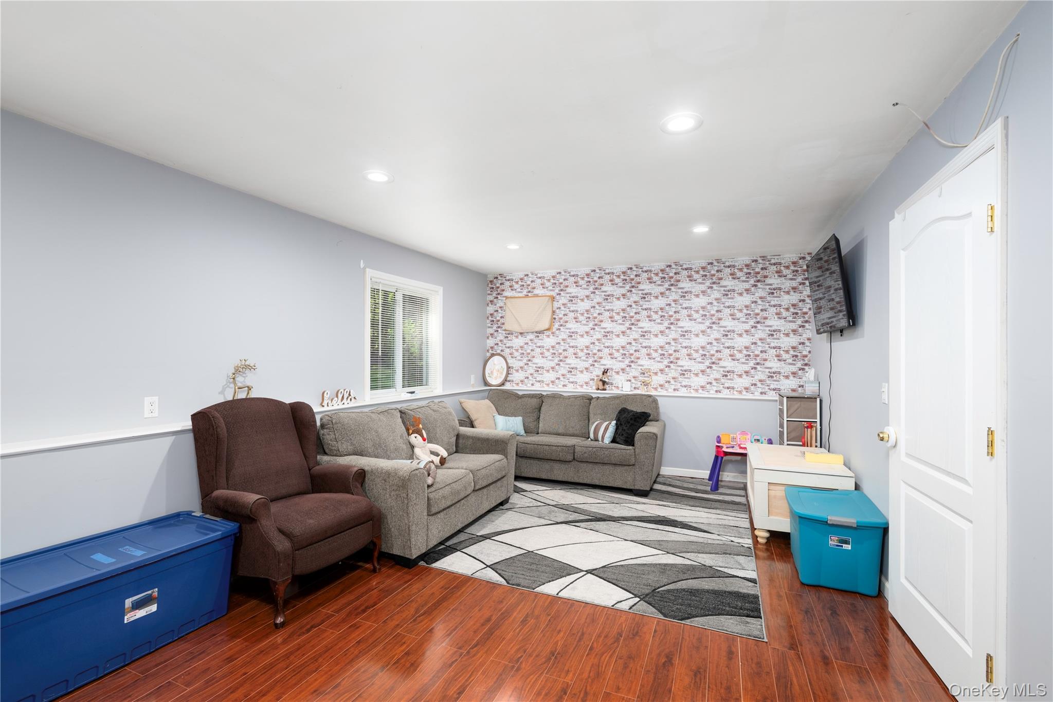 137 W Shore Drive – For Sale photo 21