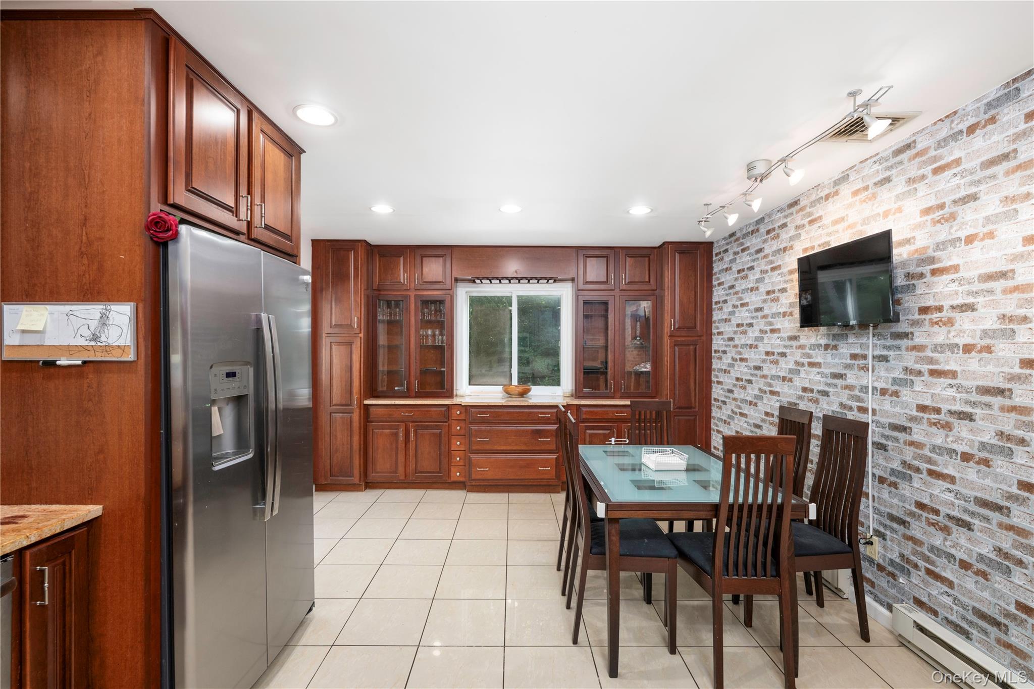 137 W Shore Drive – For Sale photo 6