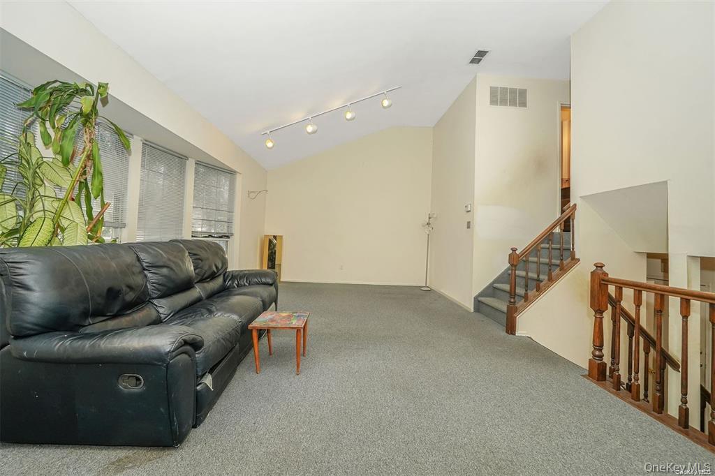 37 Santa Barbara Drive – For Sale photo 4