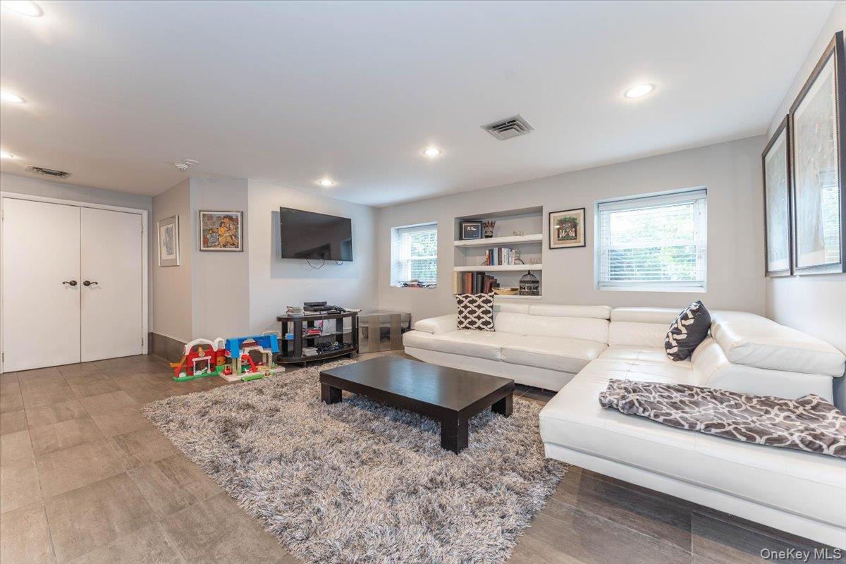 616 Woodmere Boulevard – For Sale photo 22