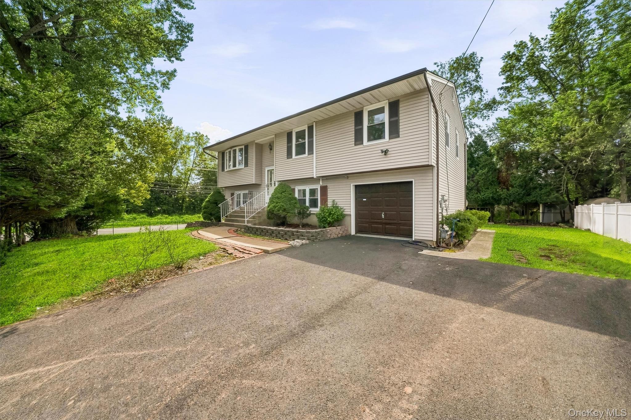 2 Maple Avenue – For Sale photo 3