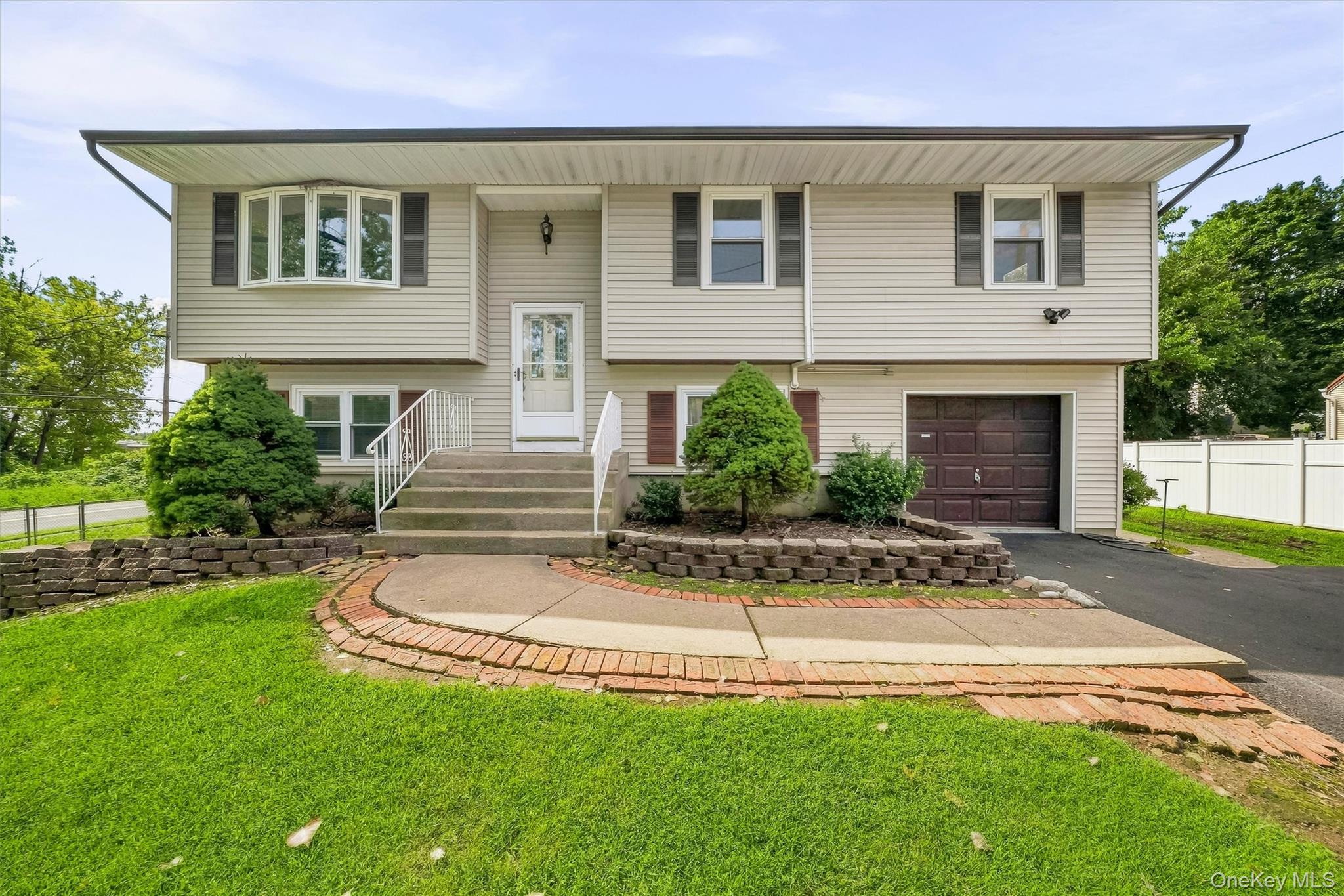 2 Maple Avenue – For Sale photo 4