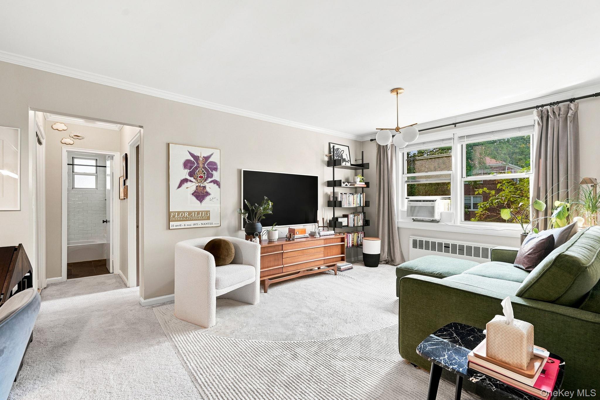 10 Bryant Crescent, Unit 1L photo 3