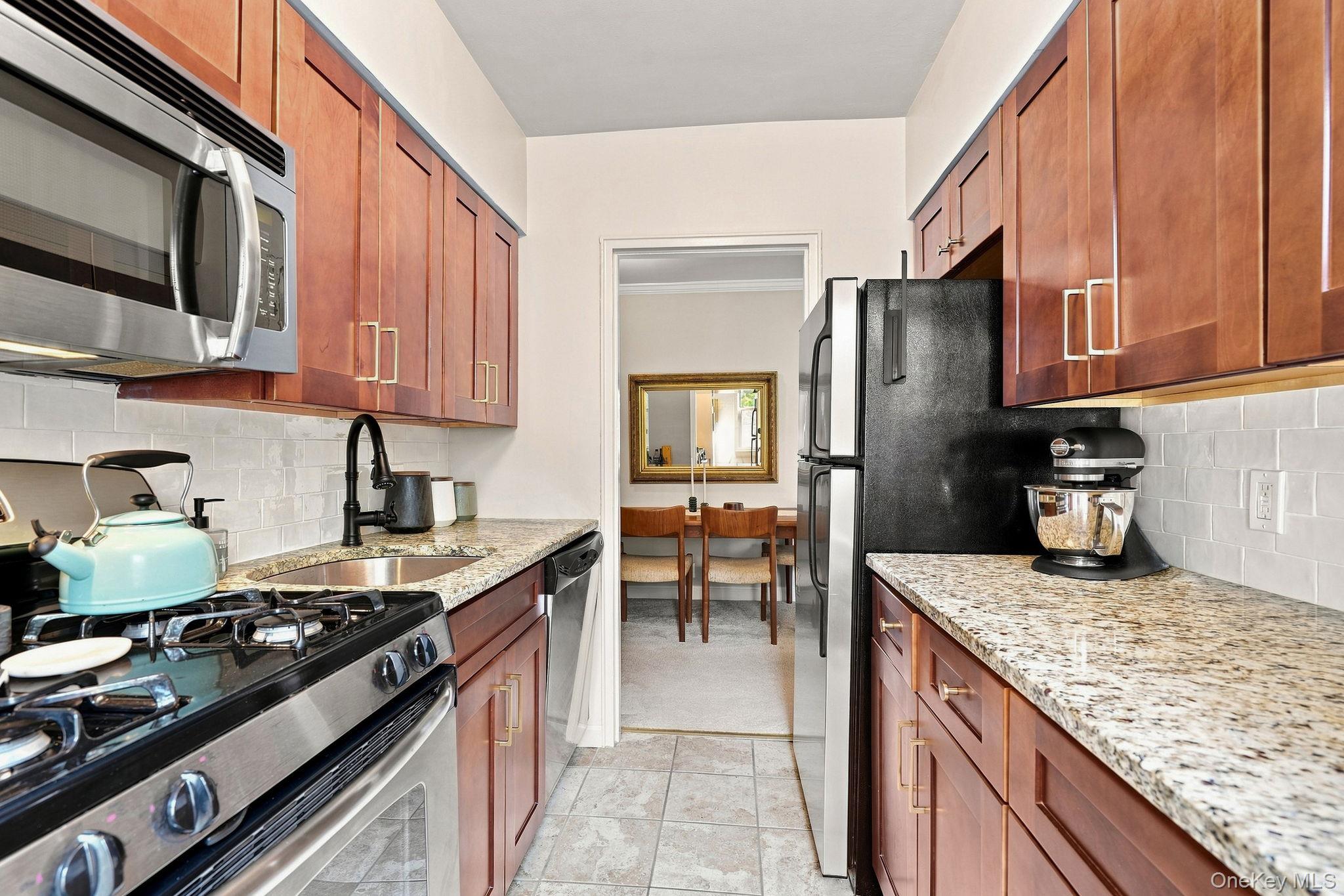 10 Bryant Crescent, Unit 1L photo 7