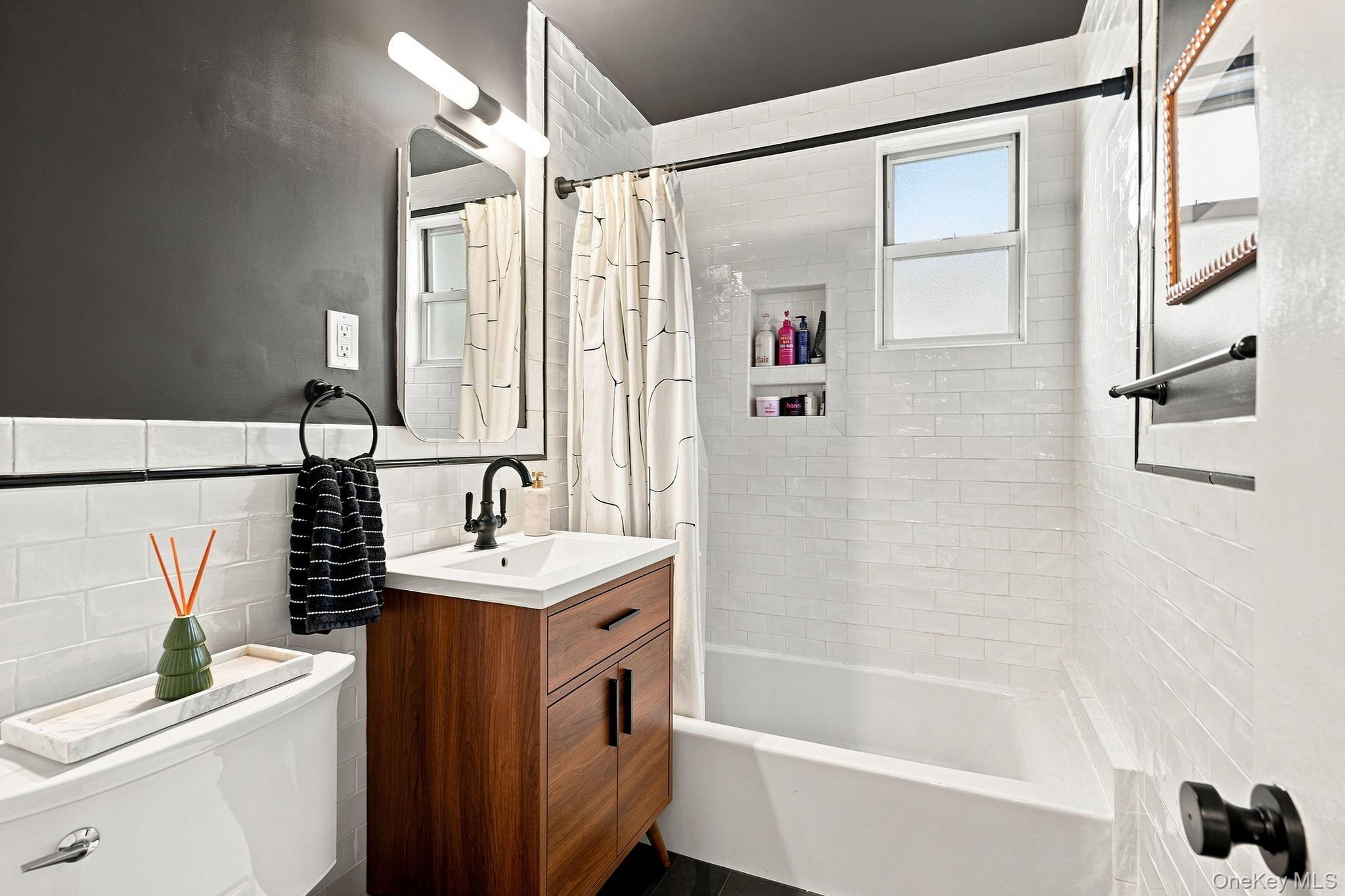10 Bryant Crescent, Unit 1L photo 11