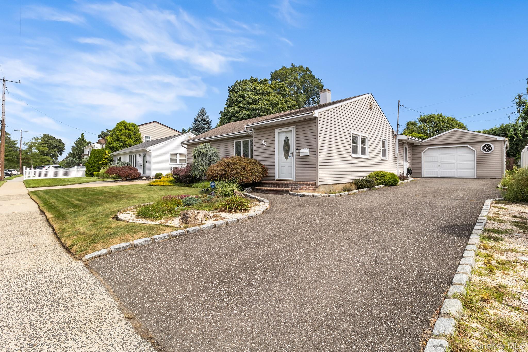 42 Stewart Avenue – For Sale photo 4