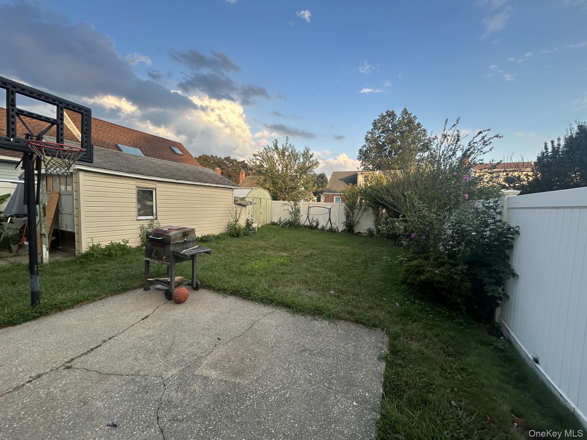 76 Robinwood Avenue – For Rent photo 13