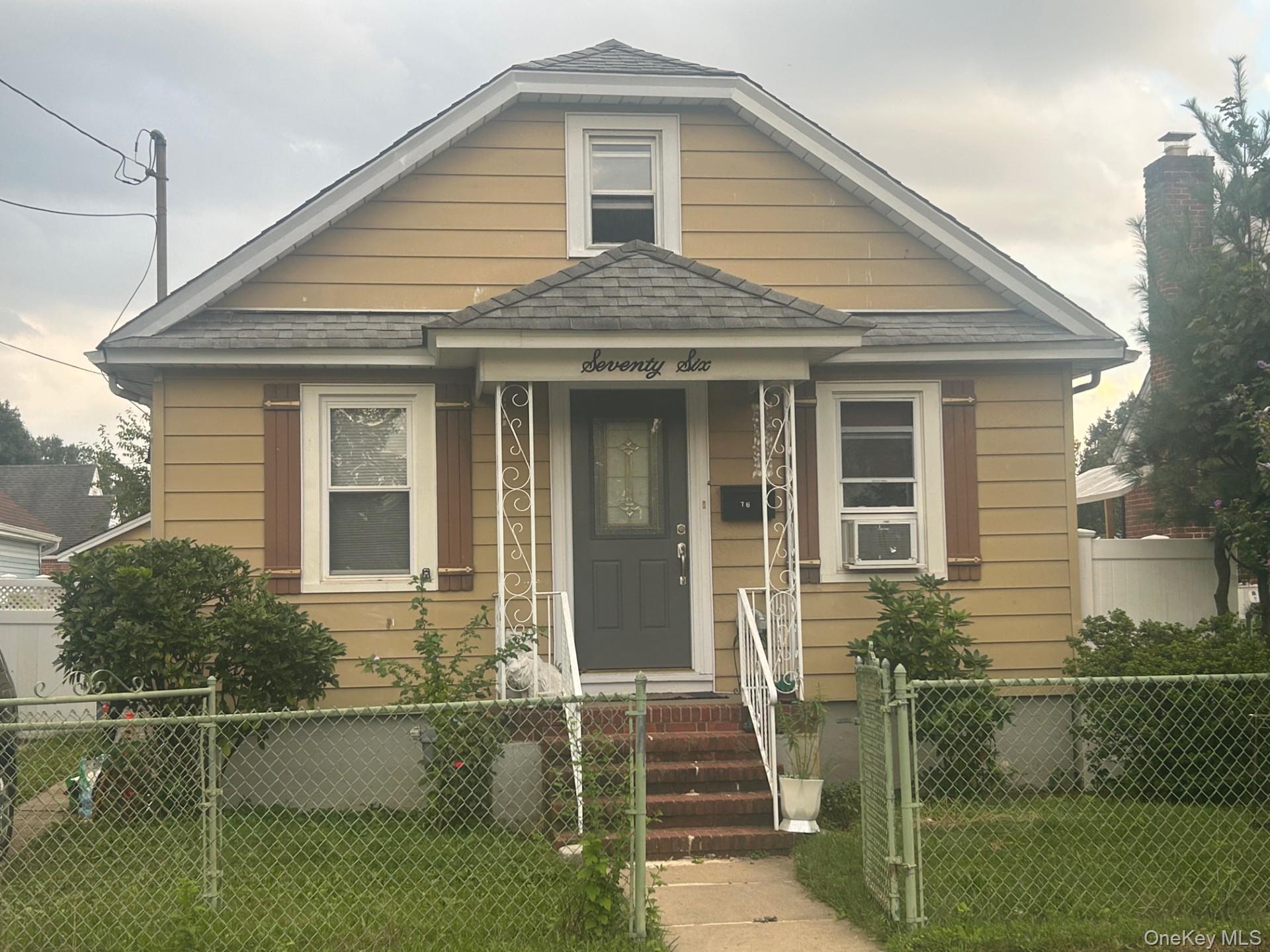 76 Robinwood Avenue – For Rent