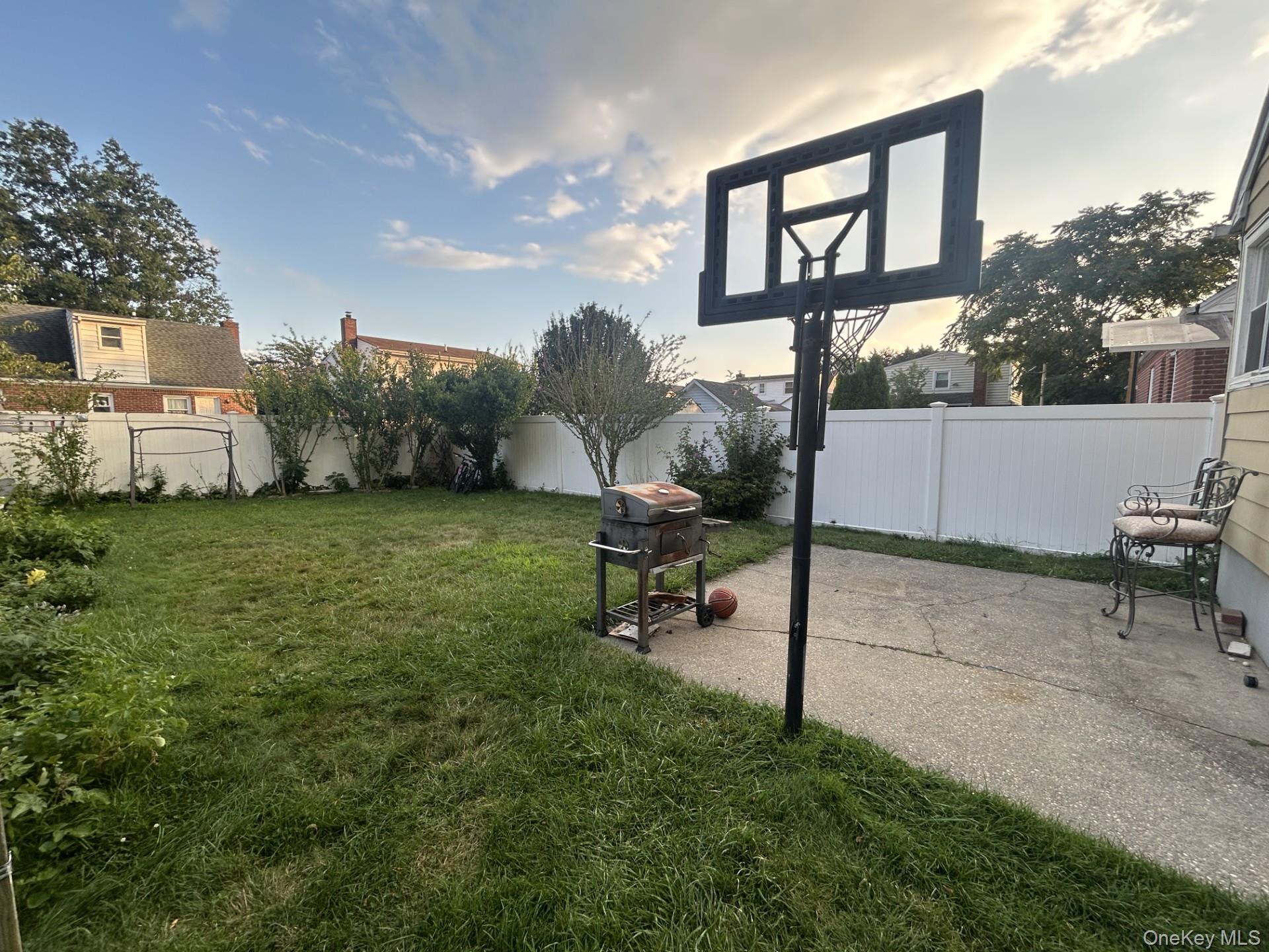 76 Robinwood Avenue – For Rent photo 14