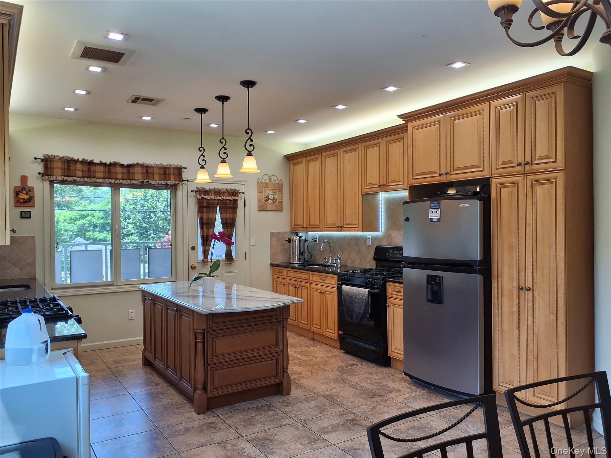 40 Herrick Avenue, Unit 201 photo 3