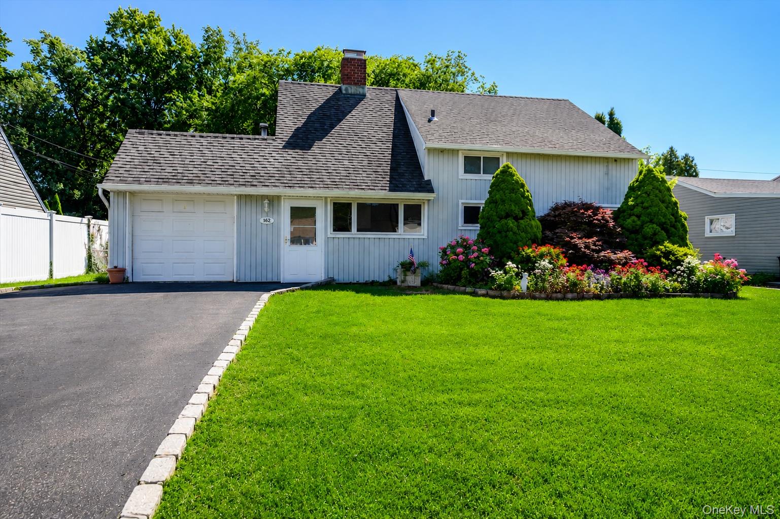 162 Twin Lane N – For Sale
