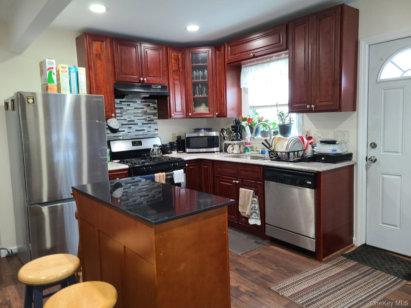 118 Wellington Street – For Sale photo 3