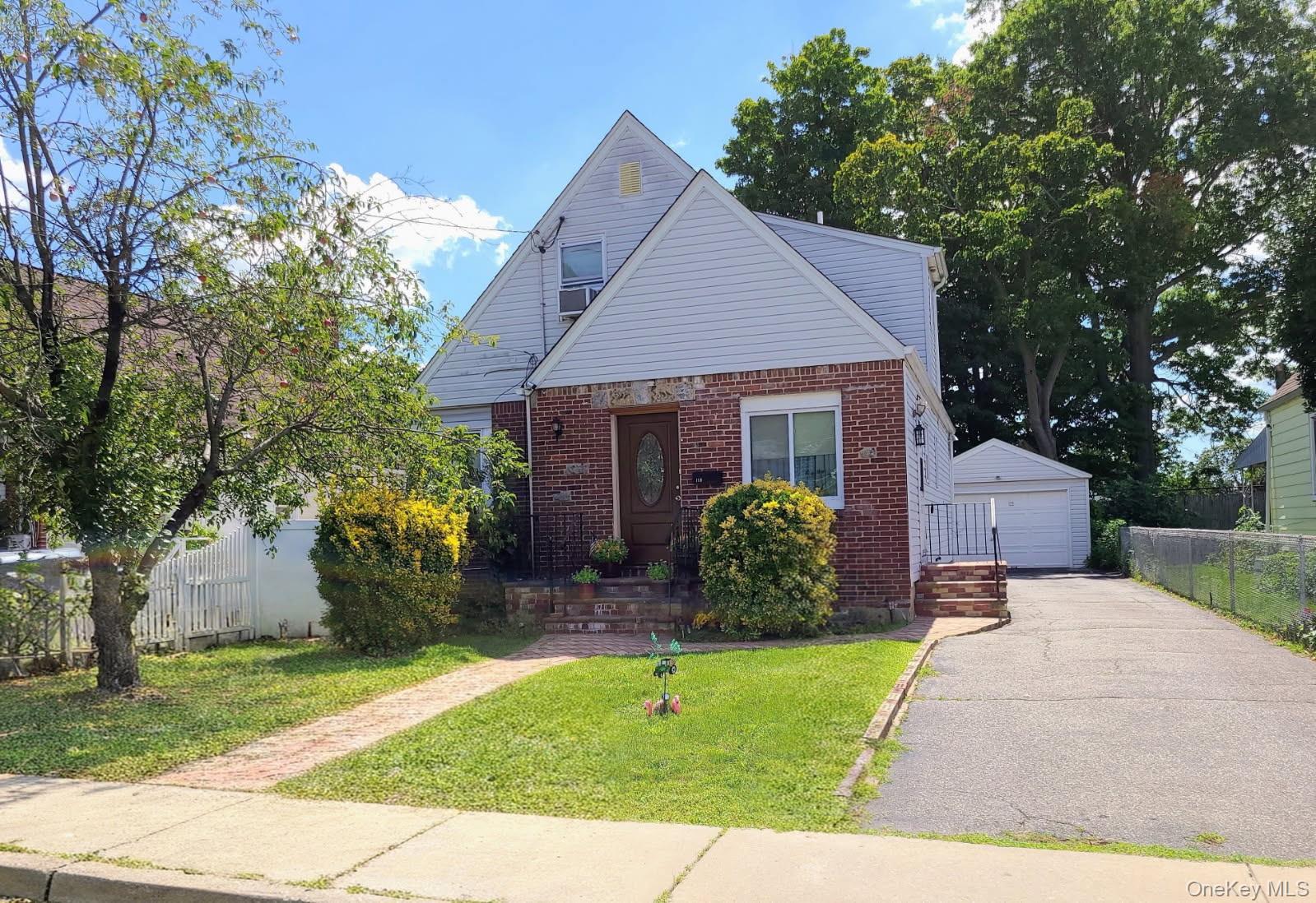 118 Wellington Street – For Sale
