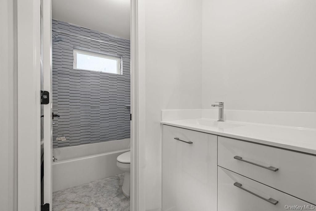 466 W Central Avenue, Unit 212 photo 23