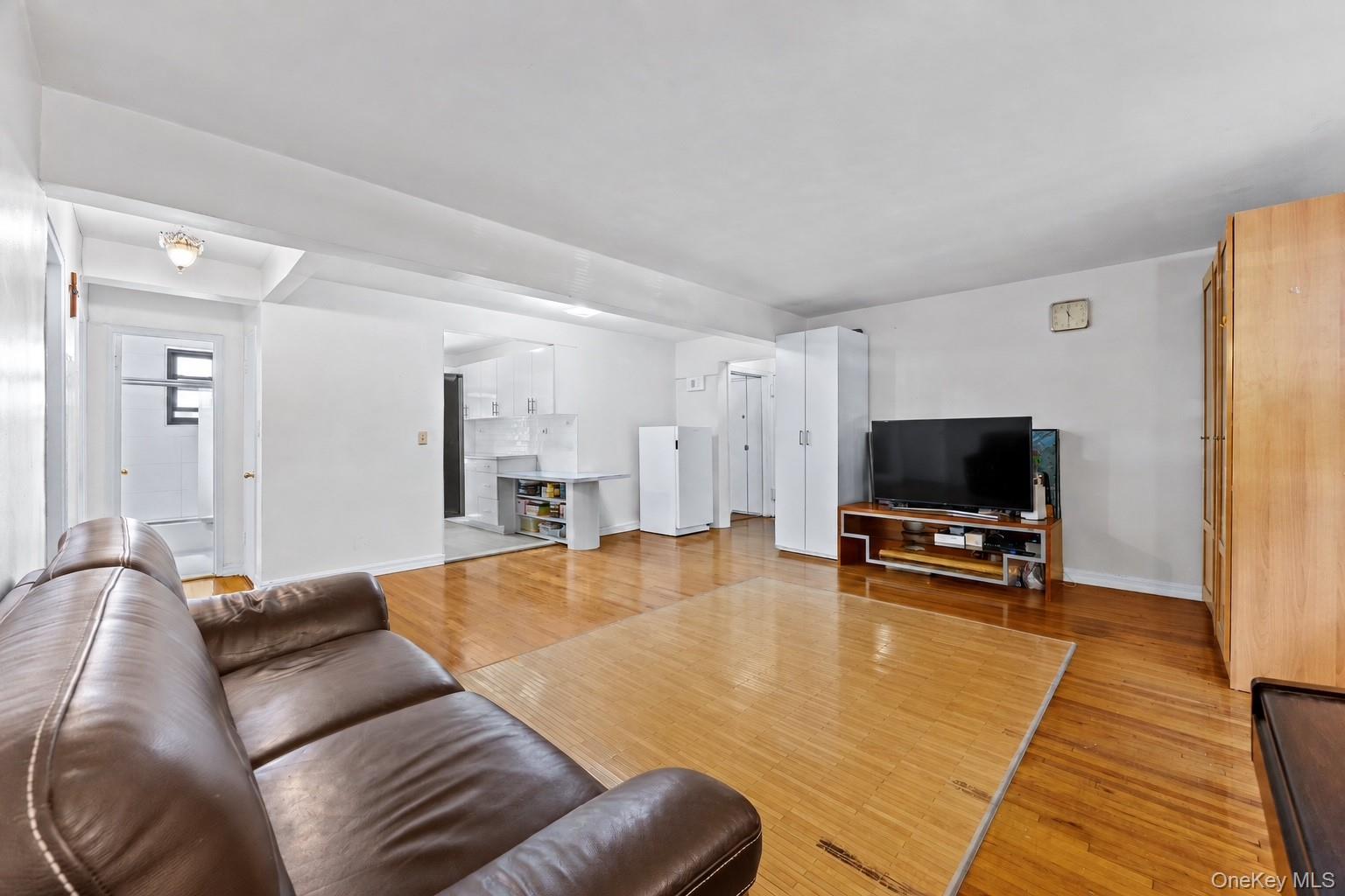211-02 73rd Avenue, Unit 1H photo 4