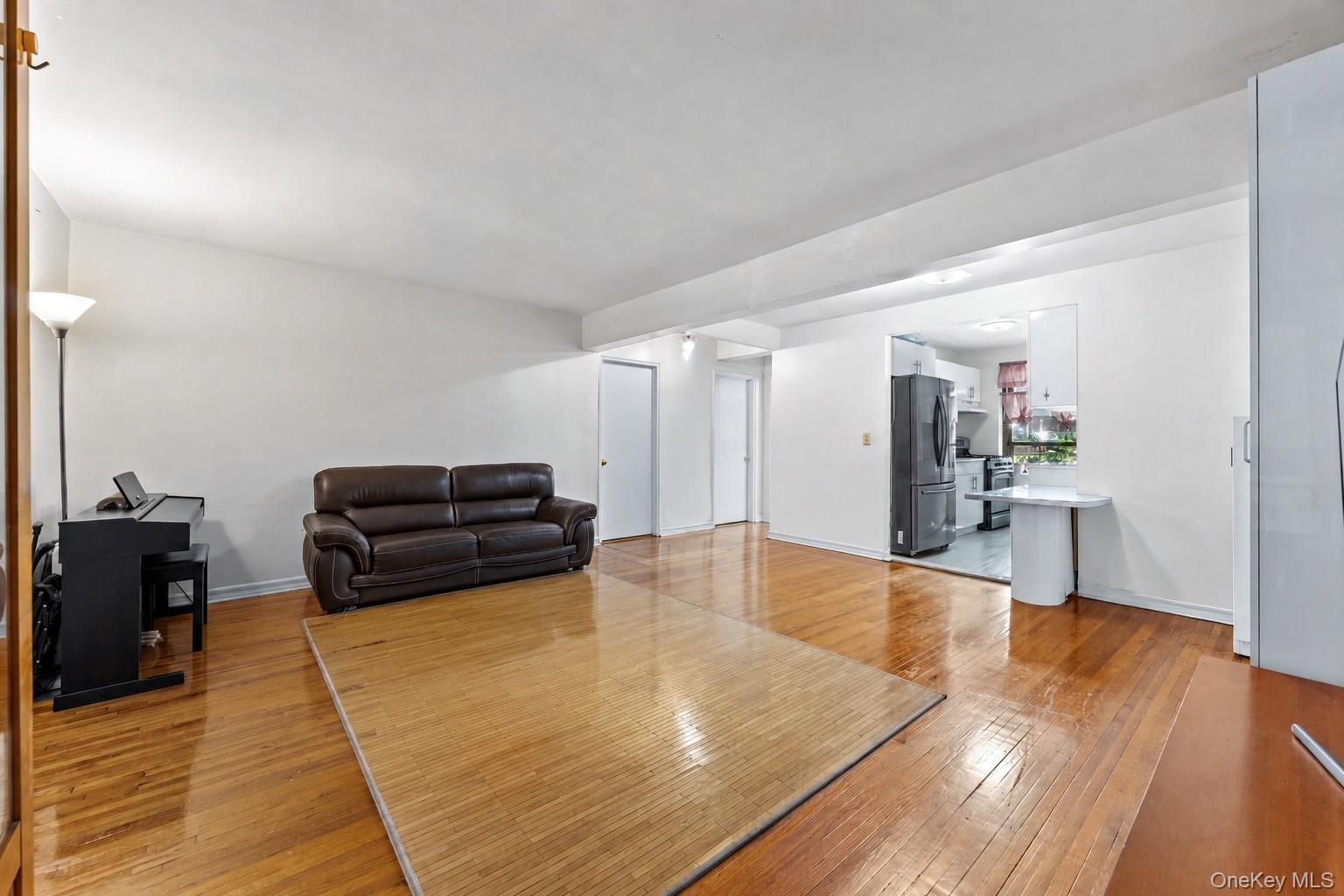211-02 73rd Avenue, Unit 1H photo 2