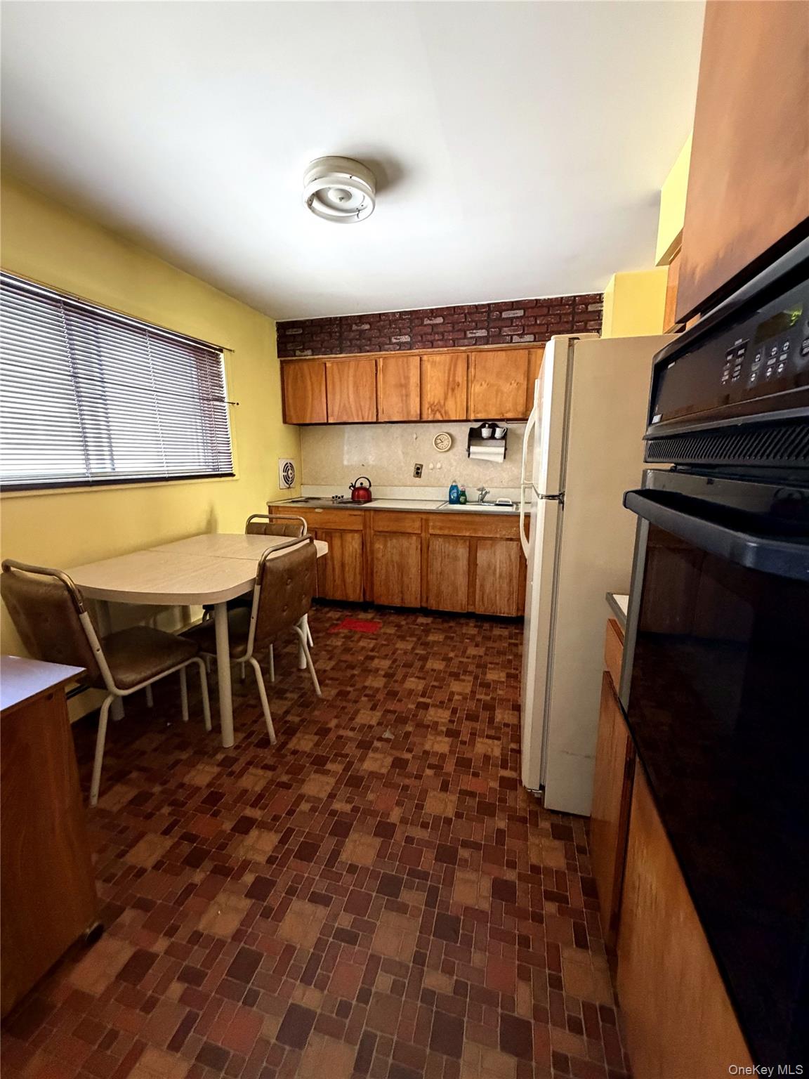 916 PARK Avenue – For Sale photo 6