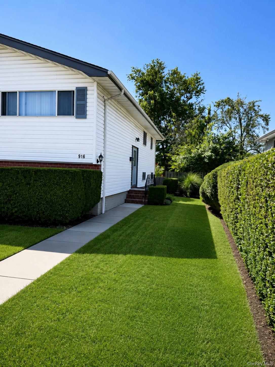 916 PARK Avenue – For Sale photo 2