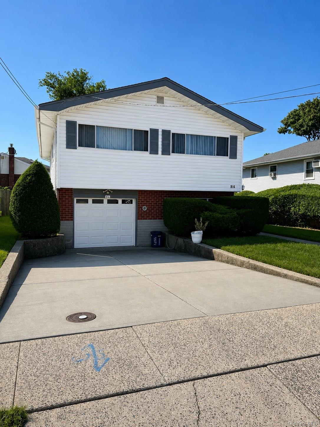 916 PARK Avenue – For Sale