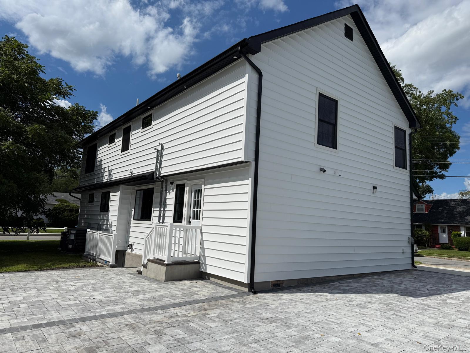 438 Von Elm Avenue – For Sale photo 3