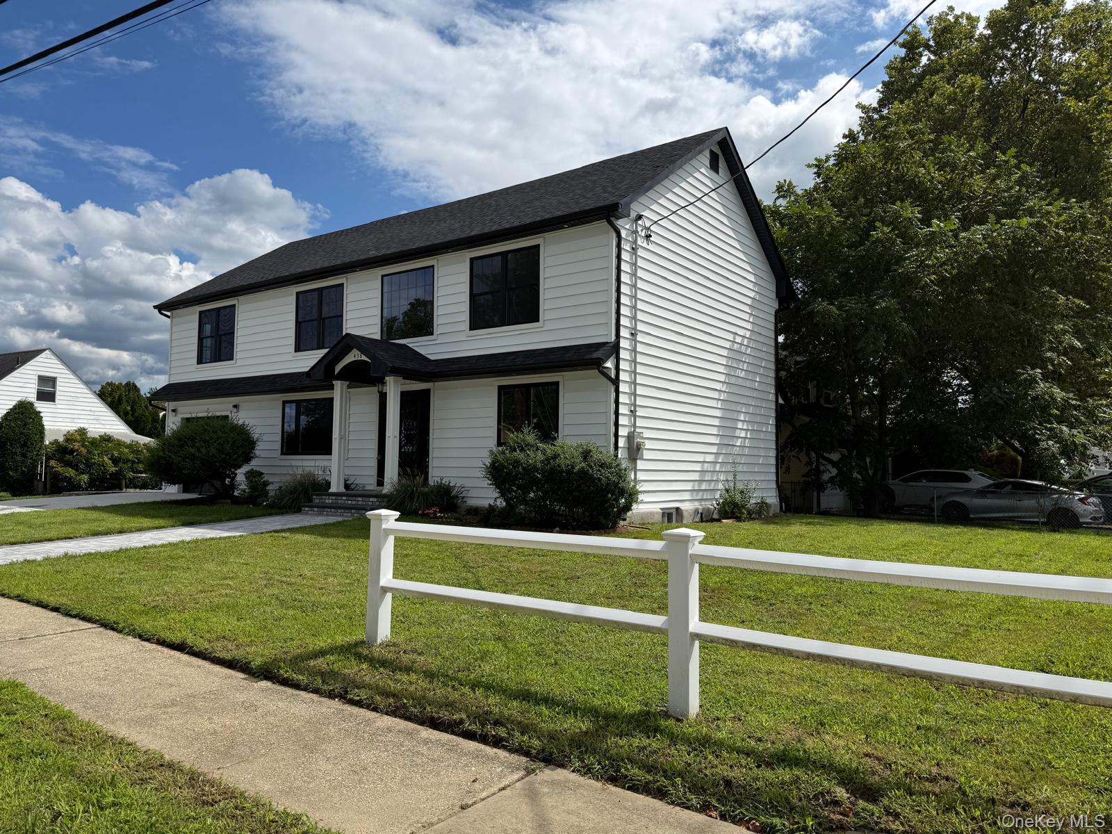 438 Von Elm Avenue – For Sale photo 2