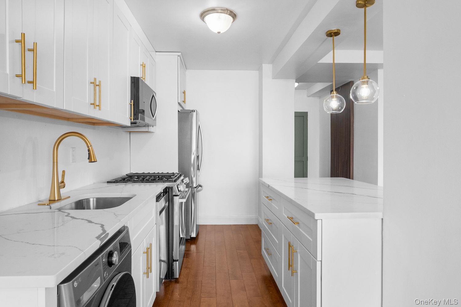 820 Boynton Avenue, Unit 11 K